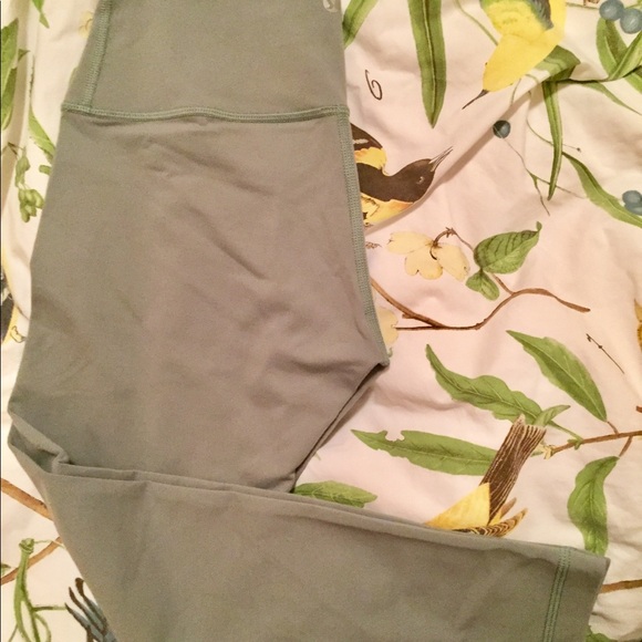 Lululemon earl grey wunder under rare! 4 - Picture 3 of 6